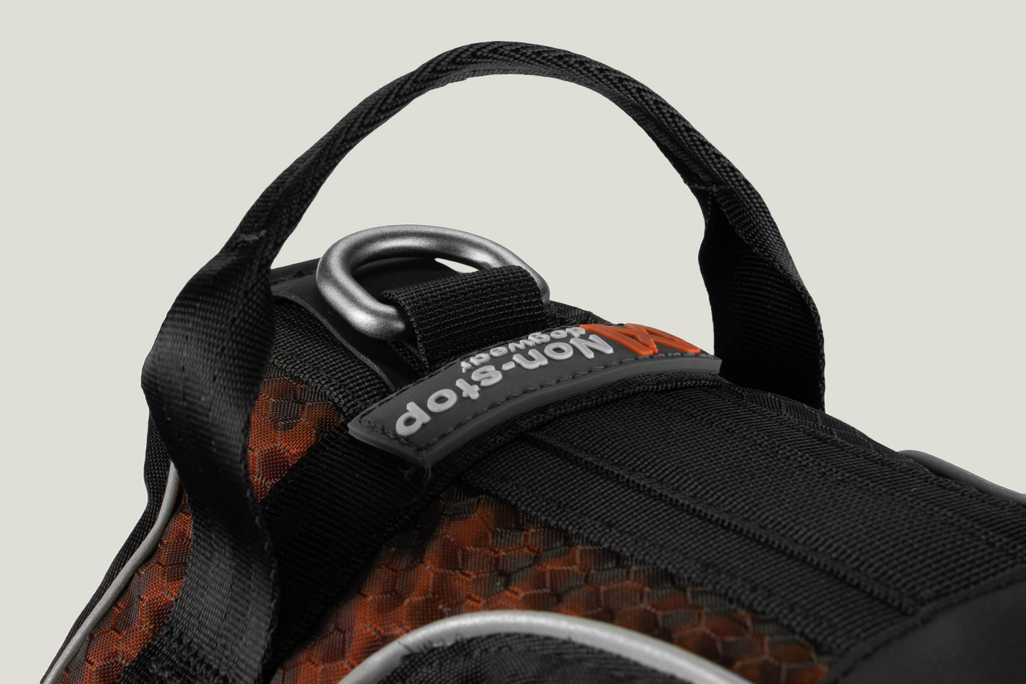 Non-stop Dogwear Rock Harness – et robust og komfortabelt sele designet til at give optimal pasform og bevægelsesfrihed til aktive hunde under udendørs eventyr.