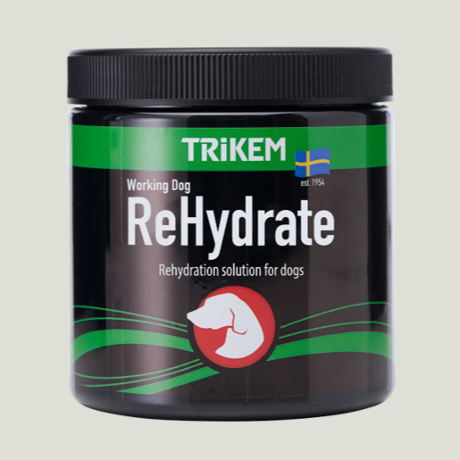 Trikem Rehydrate elektrolyttilskud til hunde, hjælper med at genoprette væskebalance og forhindrer dehydrering efter fysisk aktivitet. Perfekt til aktive hunde.