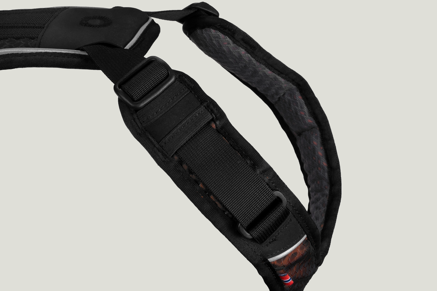 Non-stop Dogwear Rock Harness – et robust og komfortabelt sele designet til at give optimal pasform og bevægelsesfrihed til aktive hunde under udendørs eventyr.