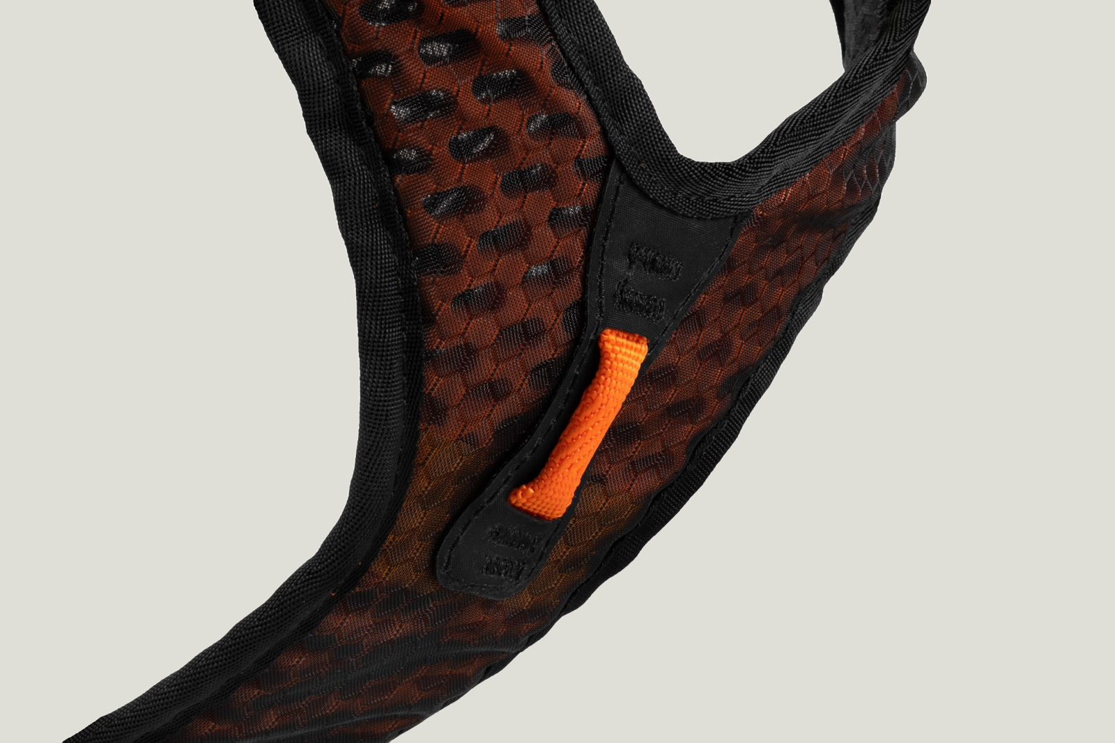Non-stop Dogwear Rock Harness – et robust og komfortabelt sele designet til at give optimal pasform og bevægelsesfrihed til aktive hunde under udendørs eventyr.